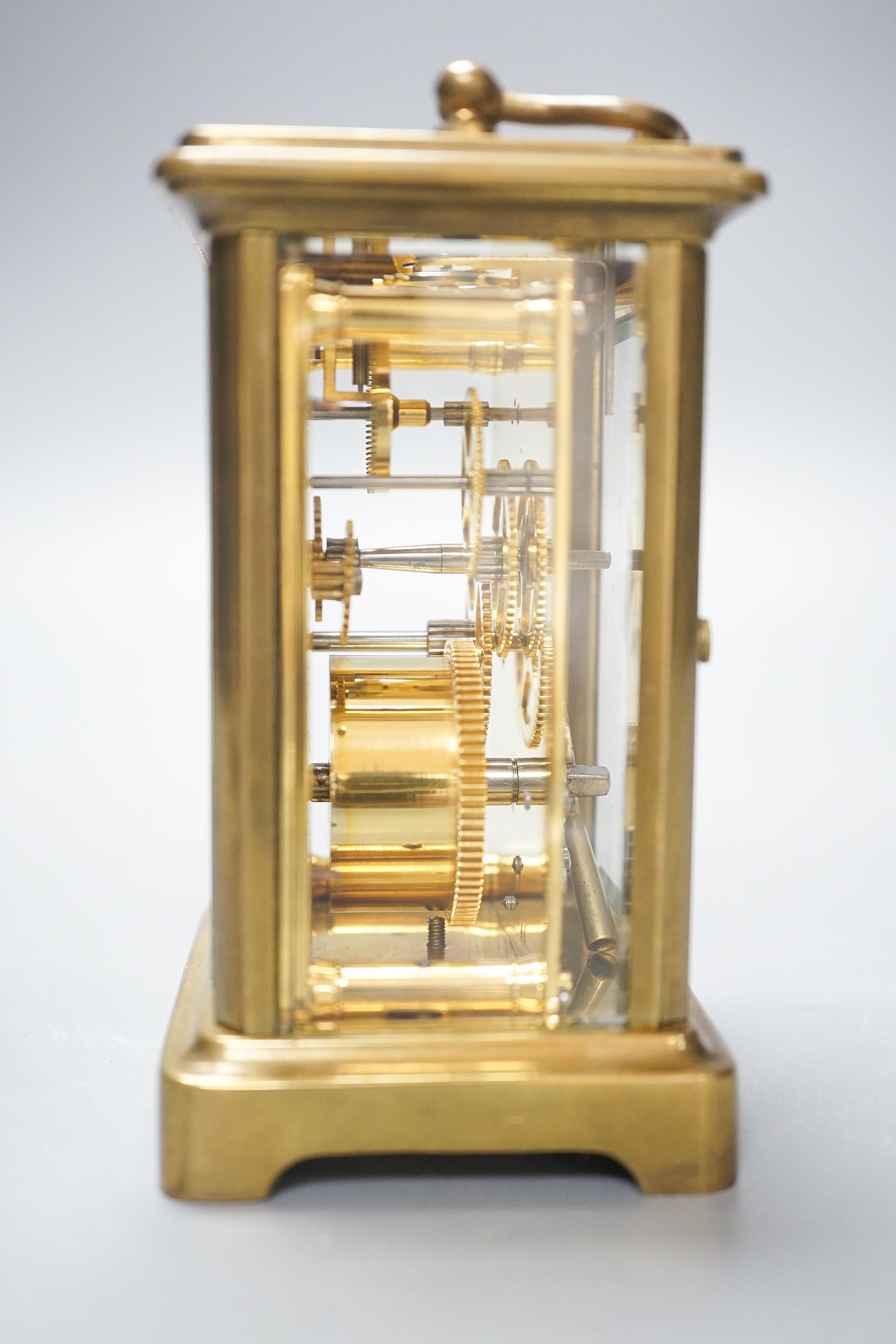 A brass carriage timepiece and key 12cm